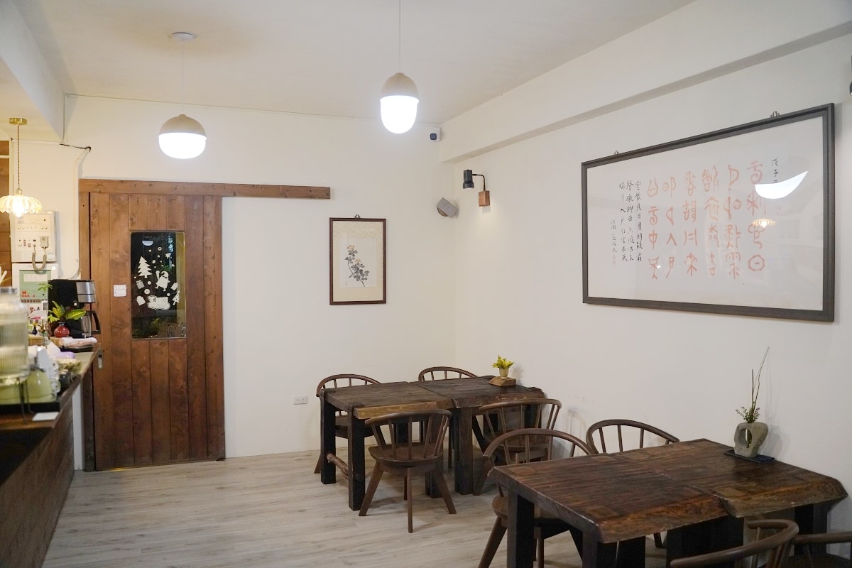 【苗栗南庄民宿推薦】南庄藏身山林內絕美民宿 手工製作原木素材白色建築 山行寄野民宿