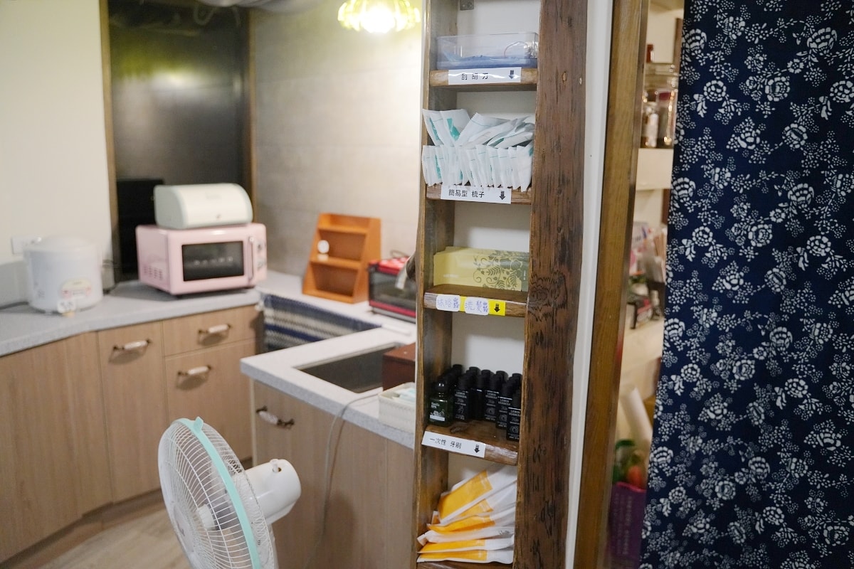 【苗栗南庄民宿推薦】南庄藏身山林內絕美民宿 手工製作原木素材白色建築 山行寄野民宿