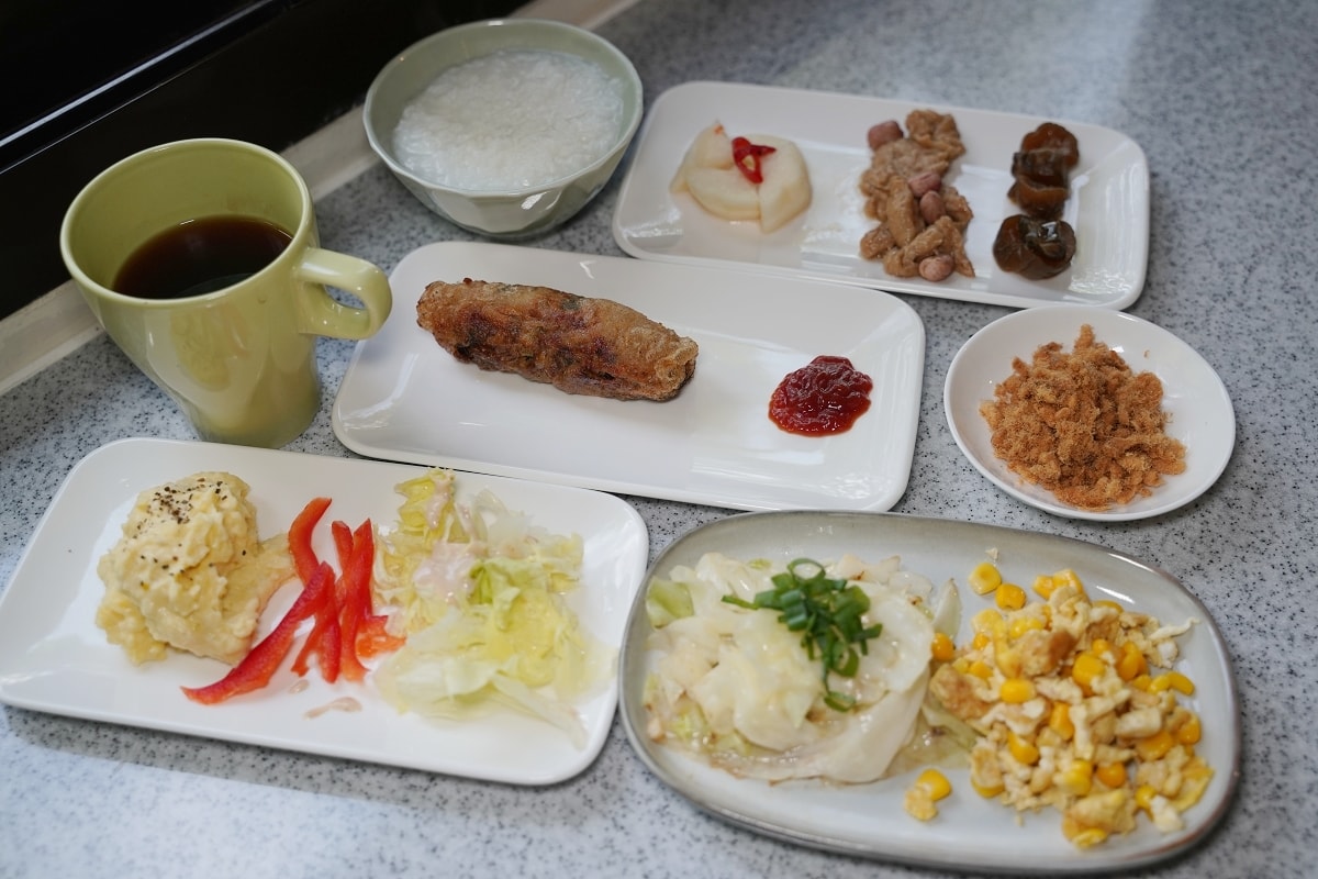 【苗栗南庄民宿推薦】南庄藏身山林內絕美民宿 手工製作原木素材白色建築 山行寄野民宿