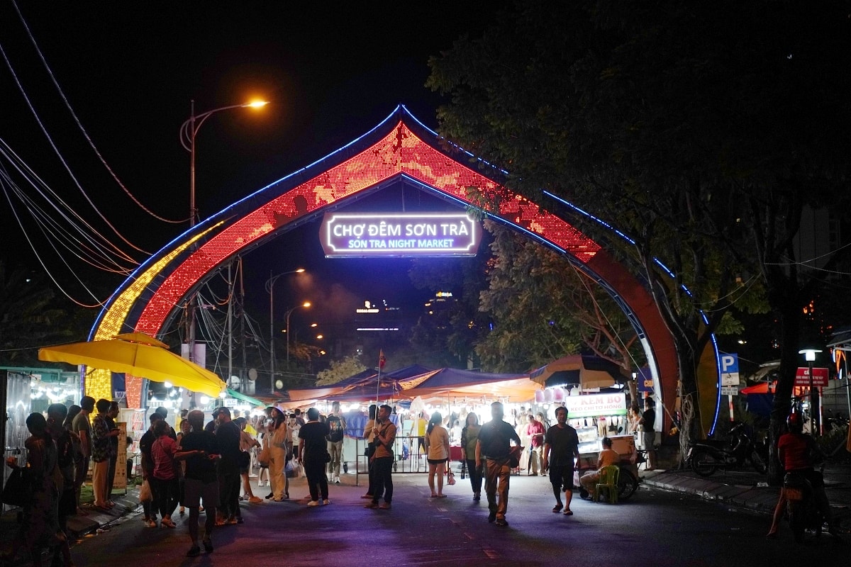 【越南峴港夜市推薦】成立於2018年 峴港海鮮大排檔美食小吃集散地 在地特色文創伴手禮 山茶夜市