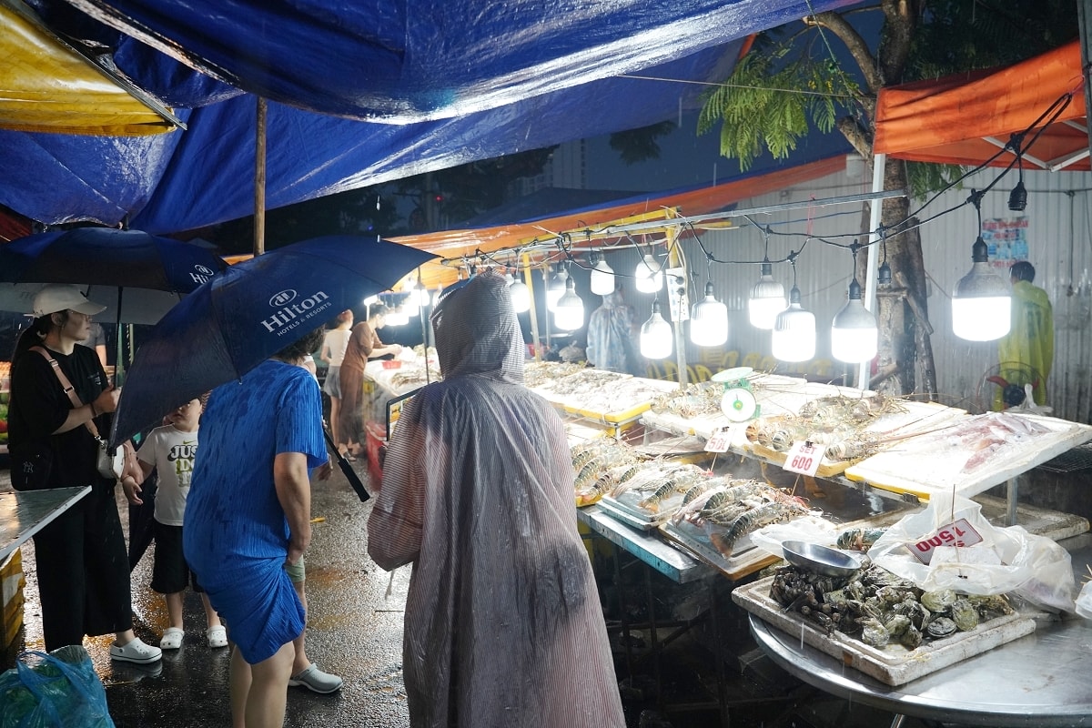 【越南峴港夜市推薦】成立於2018年 峴港海鮮大排檔美食小吃集散地 在地特色文創伴手禮 山茶夜市