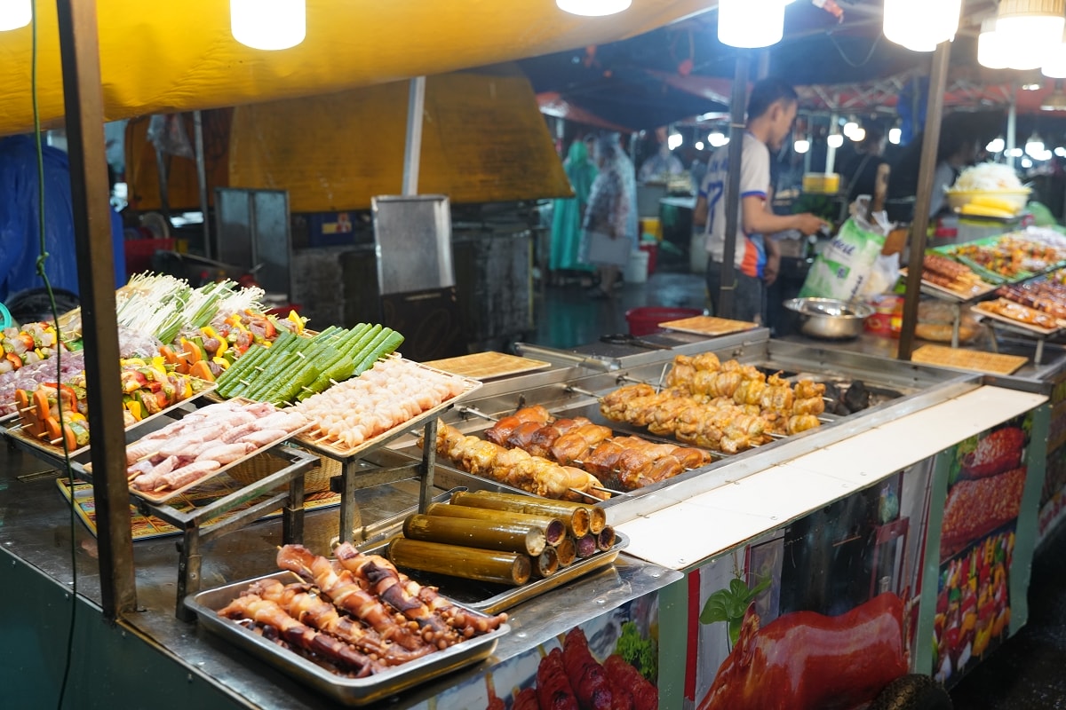 【越南峴港夜市推薦】成立於2018年 峴港海鮮大排檔美食小吃集散地 在地特色文創伴手禮 山茶夜市