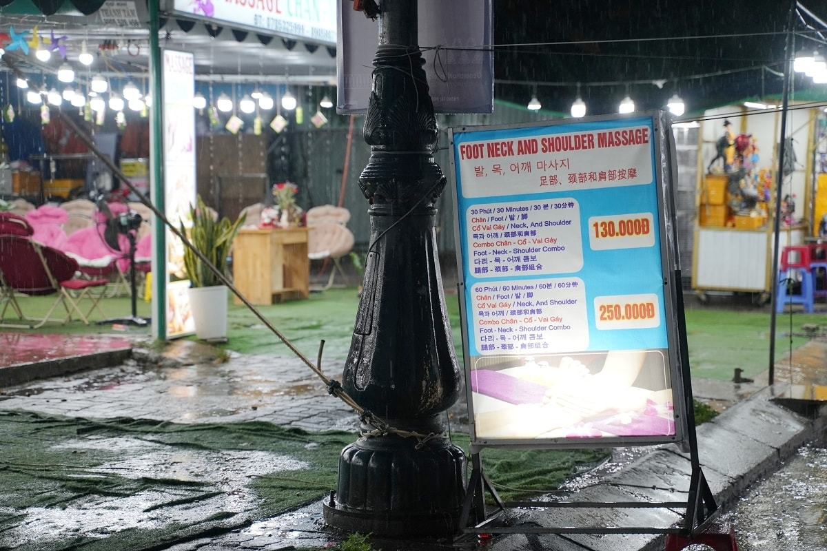【越南峴港夜市推薦】成立於2018年 峴港海鮮大排檔美食小吃集散地 在地特色文創伴手禮 山茶夜市