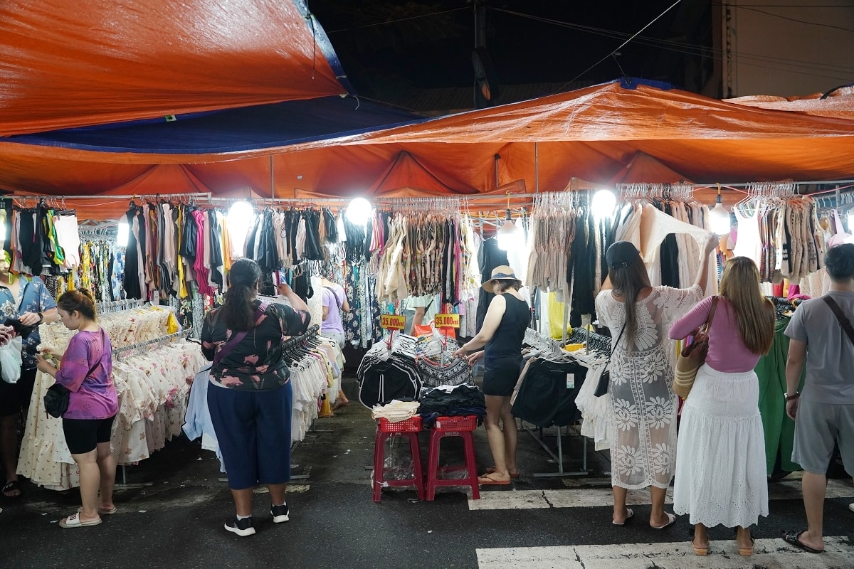 【越南峴港夜市推薦】成立於2018年 峴港海鮮大排檔美食小吃集散地 在地特色文創伴手禮 山茶夜市