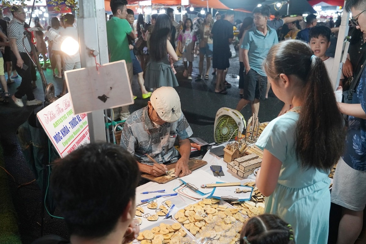 【越南峴港夜市推薦】成立於2018年 峴港海鮮大排檔美食小吃集散地 在地特色文創伴手禮 山茶夜市