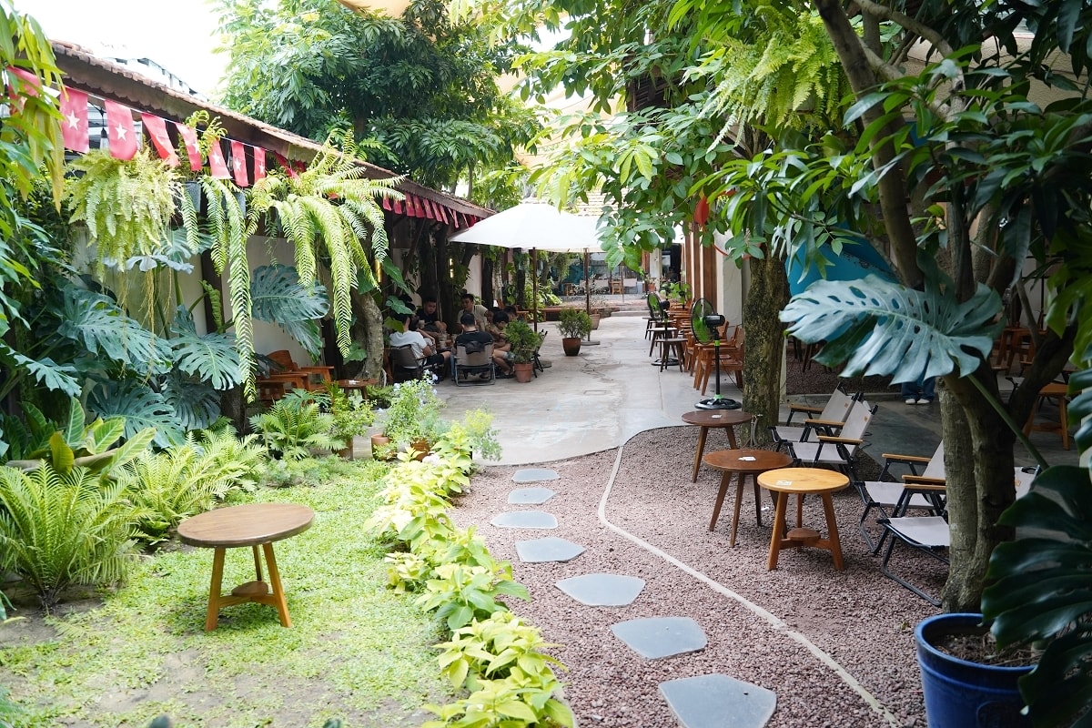 【峴港咖啡廳推薦】鄰近粉紅教堂/漢市場  峴港貓咪咖啡館/冷氣內用區 Trình cà phê