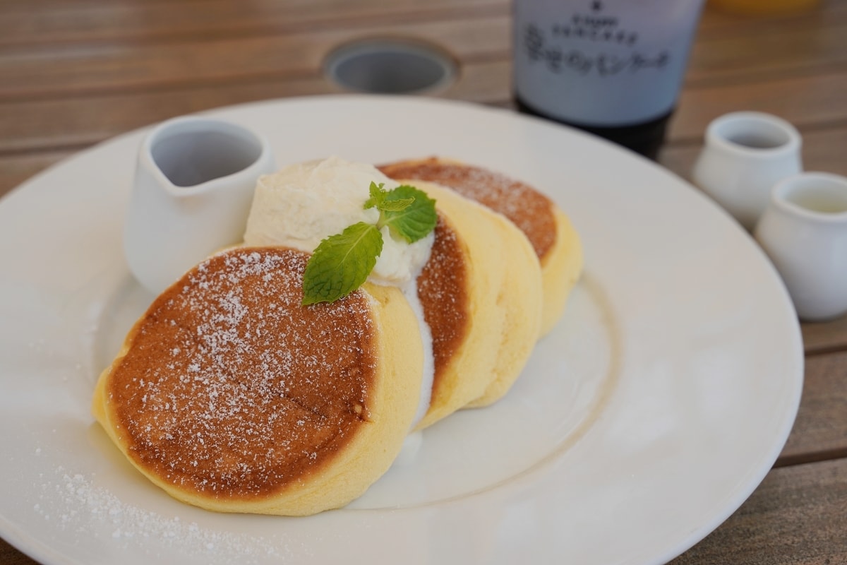 【瀨長島美食推薦】日本超人氣日式厚鬆餅連鎖店 北海道牛乳美味舒芙蕾 幸福鬆餅沖繩瀨長島店