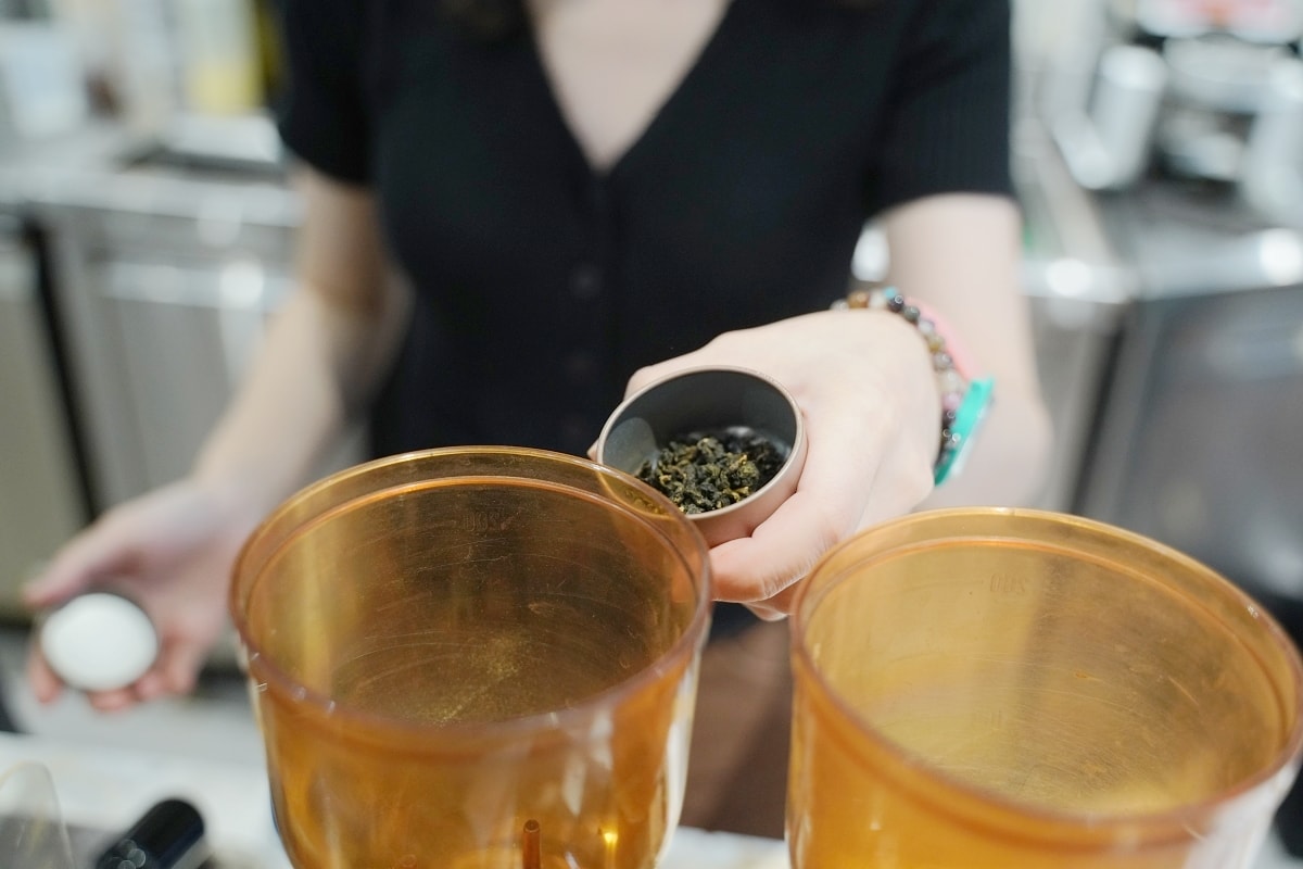 【內湖手搖茶飲推薦】源自南投名間百年茶行 現點現磨現萃好茶 山焙SUNBAY內湖科技店