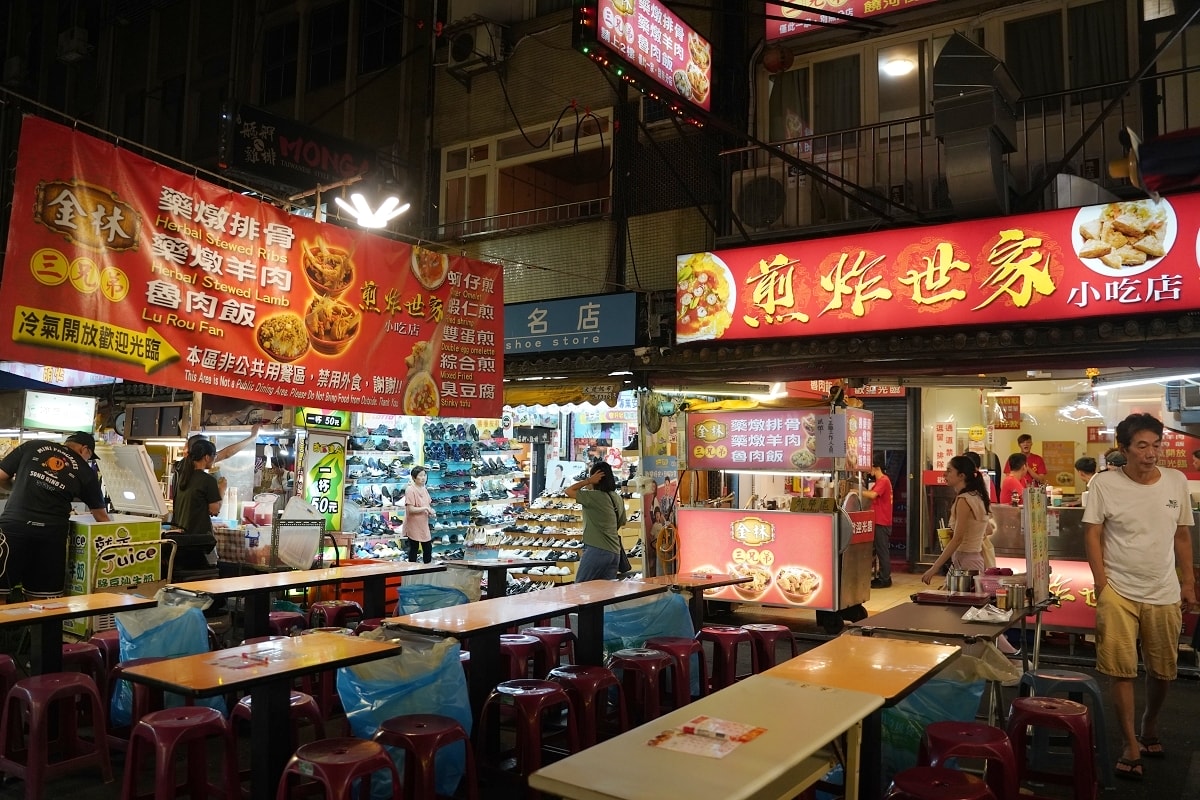 【饒河街觀光夜市小吃推薦】飄香30年全國百大名店 中藥材熬煮香氣濃郁 金林三兄弟藥燉排骨