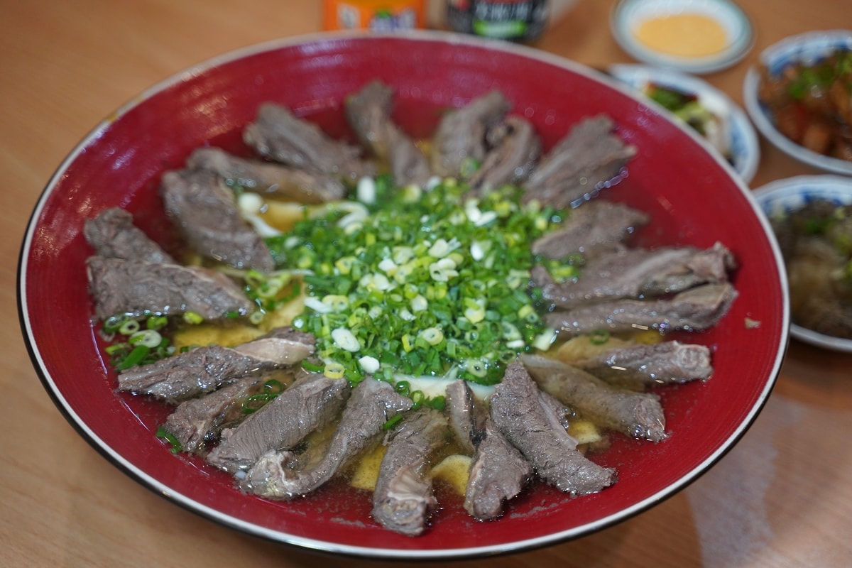 【內壢牛肉麵推薦】一麵兩吃美味度加倍 巨無霸喜牛牛霸王牛肉麵大胃王必訪 清牛堂清燉牛肉麵內壢店