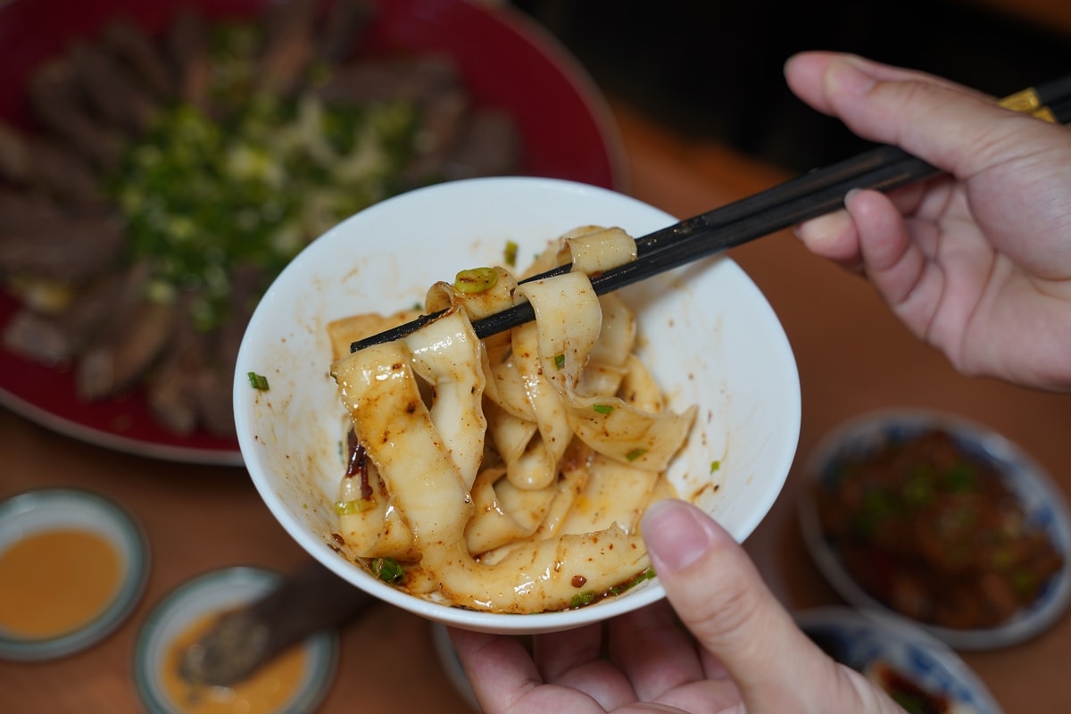 【內壢牛肉麵推薦】一麵兩吃美味度加倍 巨無霸喜牛牛霸王牛肉麵大胃王必訪 清牛堂清燉牛肉麵內壢店