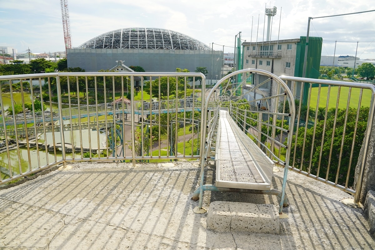 【沖繩兒童公園推薦】滾輪式溜滑梯刺激好玩 超多兒童遊樂設施 西崎親水公園