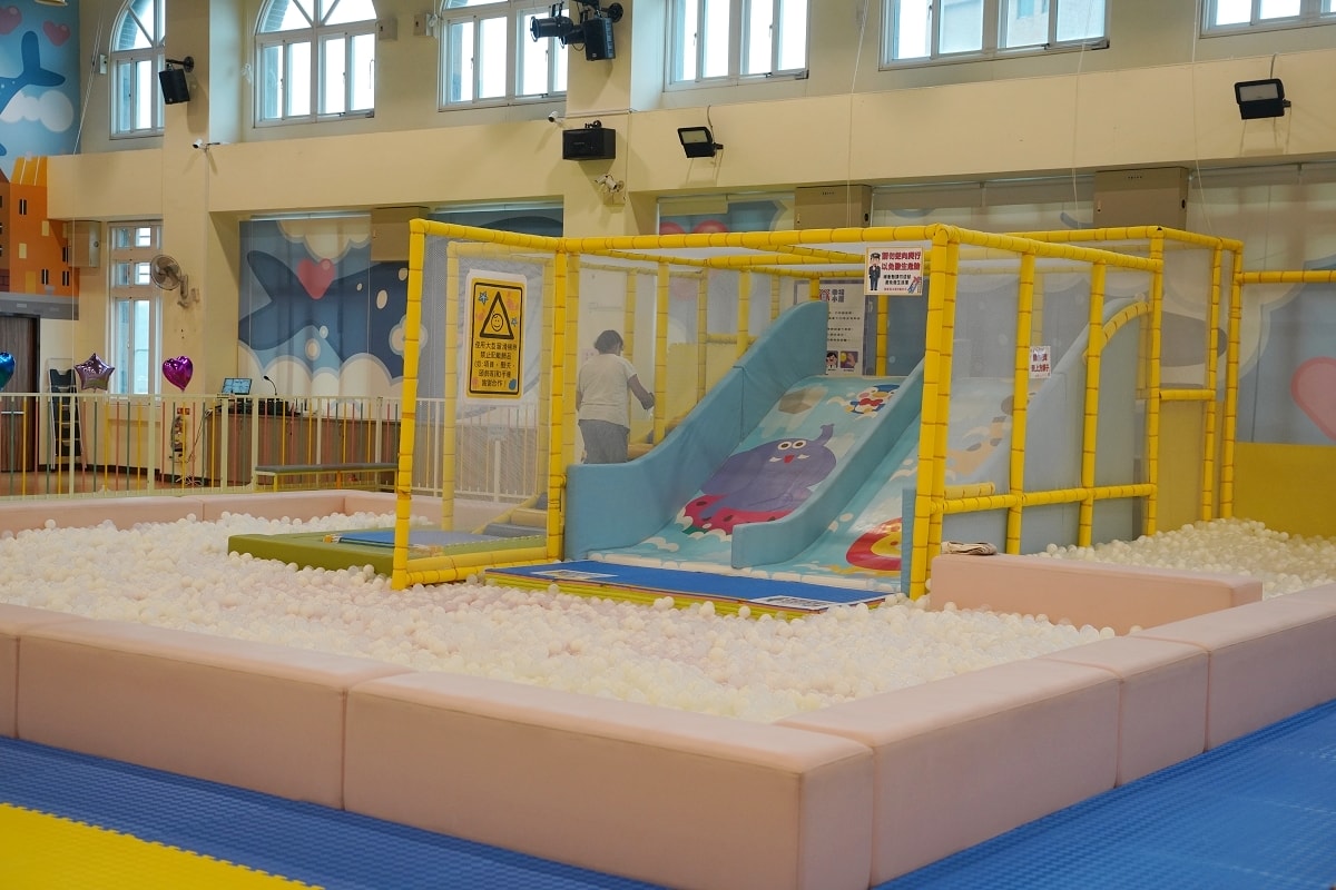 【基隆室內兒童遊戲區推薦】基隆七堵無料兒童樂園 室內地下停車場好停車 基隆市七堵室內兒童樂園
