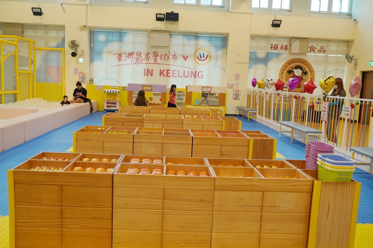 【基隆室內兒童遊戲區推薦】基隆七堵無料兒童樂園 室內地下停車場好停車 基隆市七堵室內兒童樂園