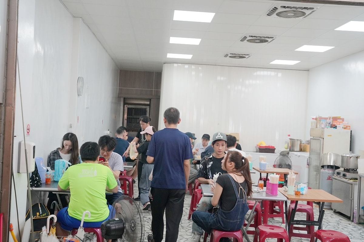 【中壢夜市排隊美食推薦】中壢觀光夜市超人氣排隊小吃 現點現做美味好吃 中壢夜市廣東腸粉