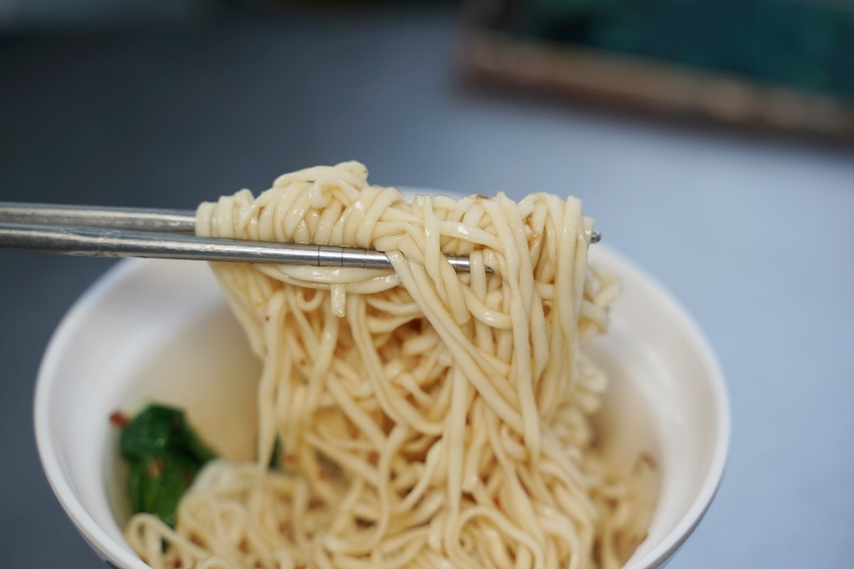 【中興新村早餐推薦】光明市場古早味麵攤 美味必點陽春乾麵/拌豆腐 陳爸陳媽麵攤