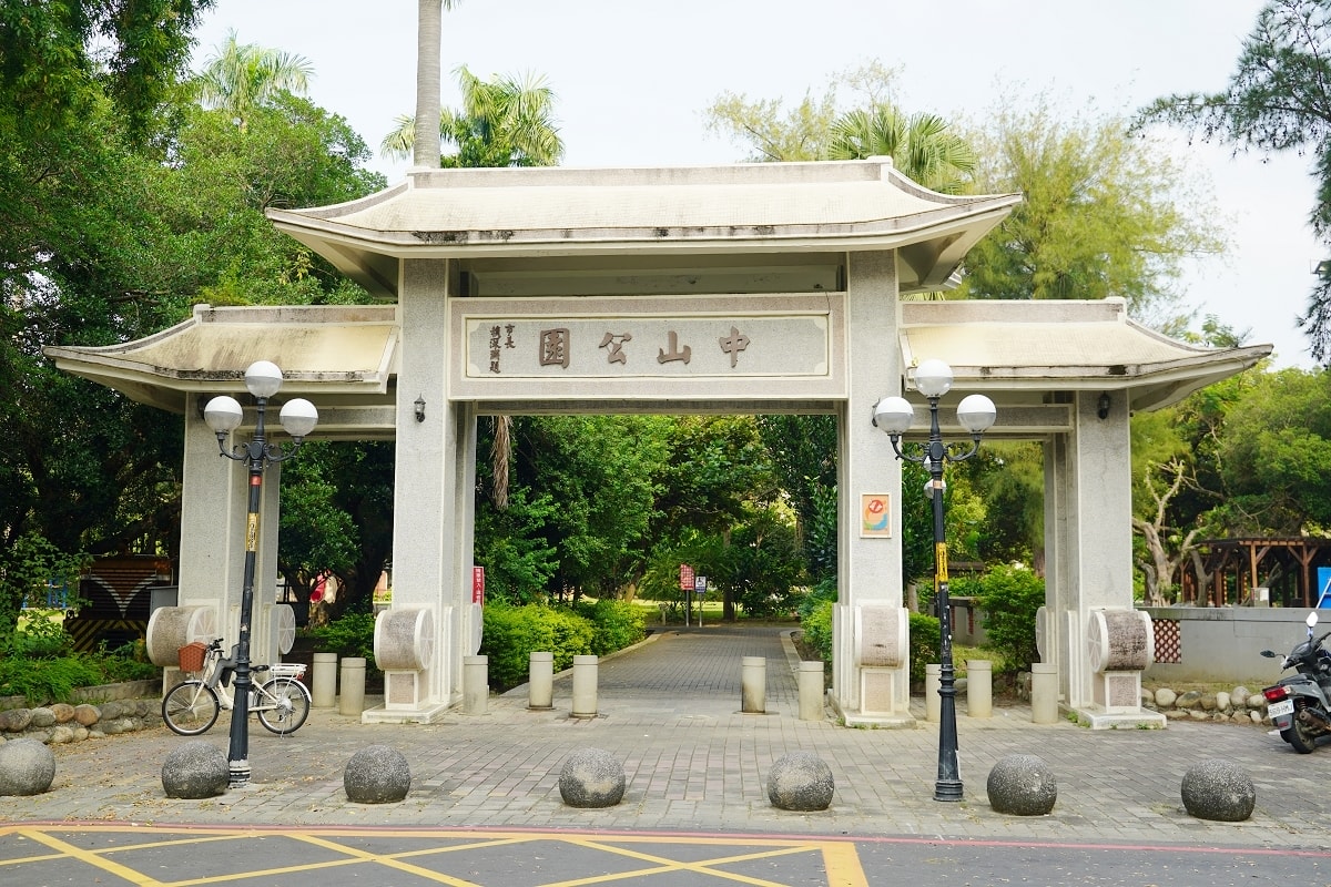 【南投市區一日散策路線推薦】百年歷史中山公園-武德殿南投縣文化園區-在地美食南投市場-木莫皮革手作DIY課程