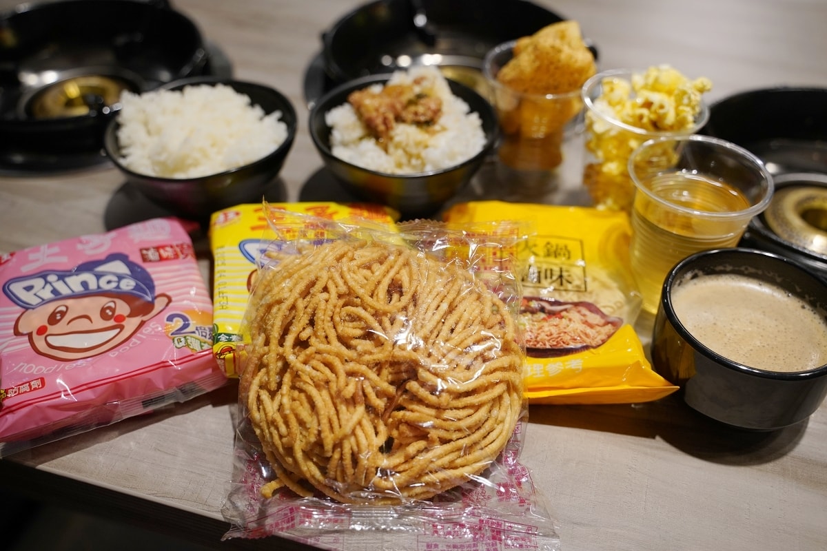 【樹林小火鍋推薦】樹林火車站聚餐好去處 豐富自助吧無限量供應吃到飽 喫夥鍋時尚百元小火鍋樹林店