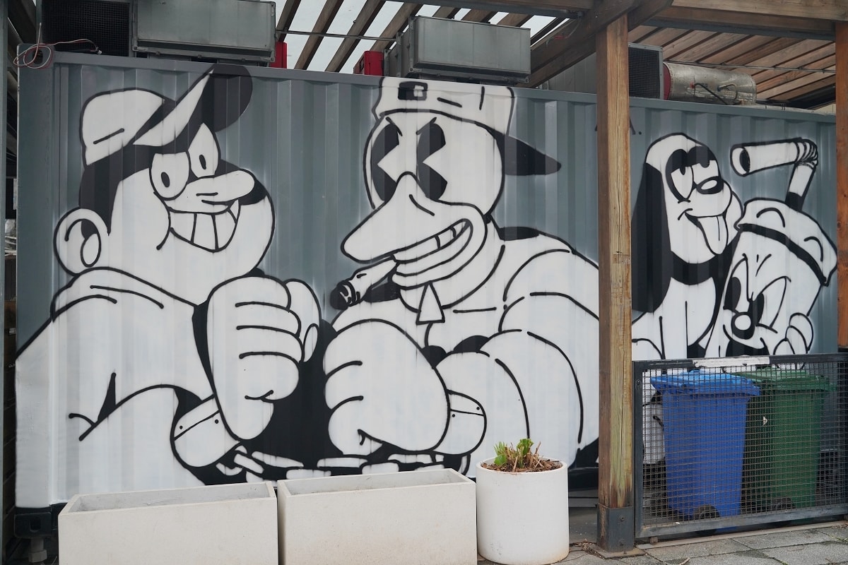 【西門町美式餐廳推薦】臺北市電影主題公園紅磚老屋聚餐好選擇 假日限定音樂饗宴  Ö! in DINER 飽滿廚房