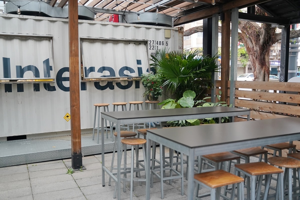【西門町美式餐廳推薦】臺北市電影主題公園紅磚老屋聚餐好選擇 假日限定音樂饗宴  Ö! in DINER 飽滿廚房