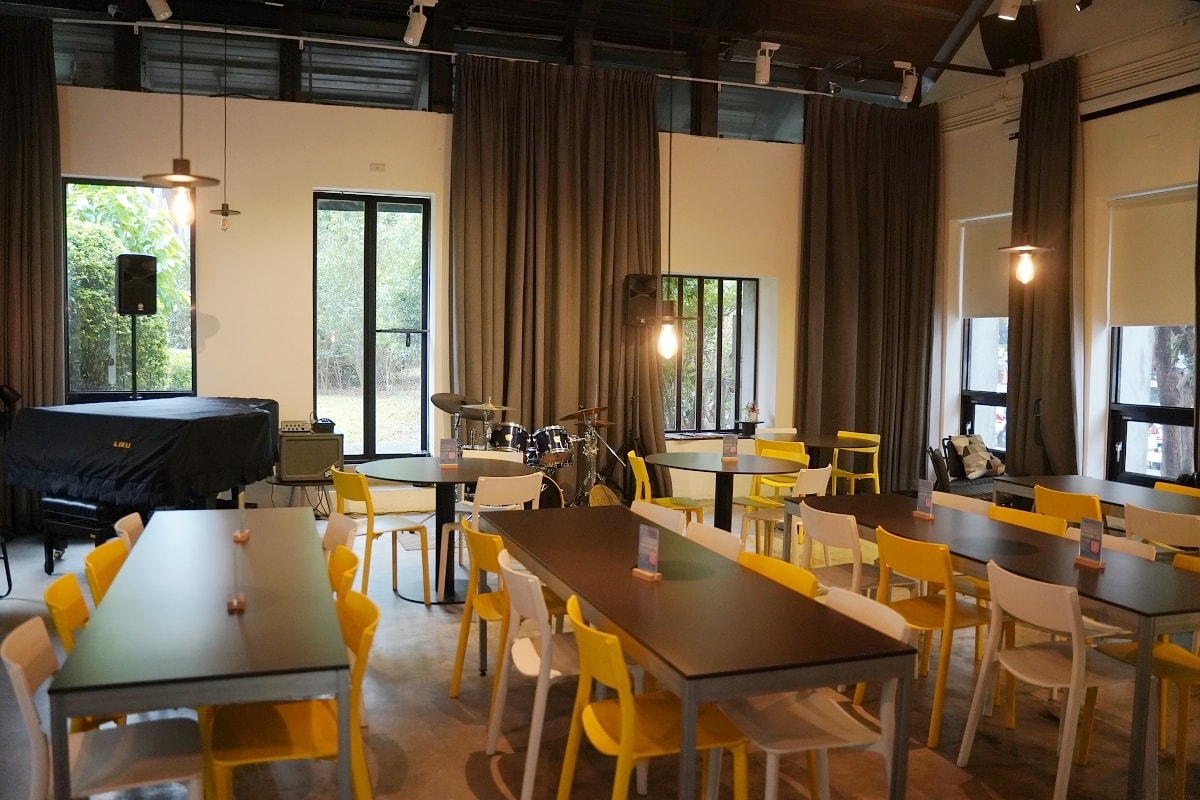 【西門町美式餐廳推薦】臺北市電影主題公園紅磚老屋聚餐好選擇 假日限定音樂饗宴  Ö! in DINER 飽滿廚房