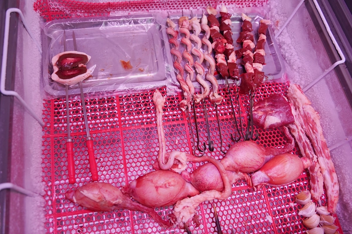 【新疆絲帶路喜羊羊羊肉燒烤火鍋洪江古商城店】洪江古商城宵夜首選 手切羊肉串美味必點 - 第5張圖 【新疆絲帶路喜羊羊羊肉燒烤火鍋洪江古商城店】洪江古商城宵夜首選 手切羊肉串美味必點