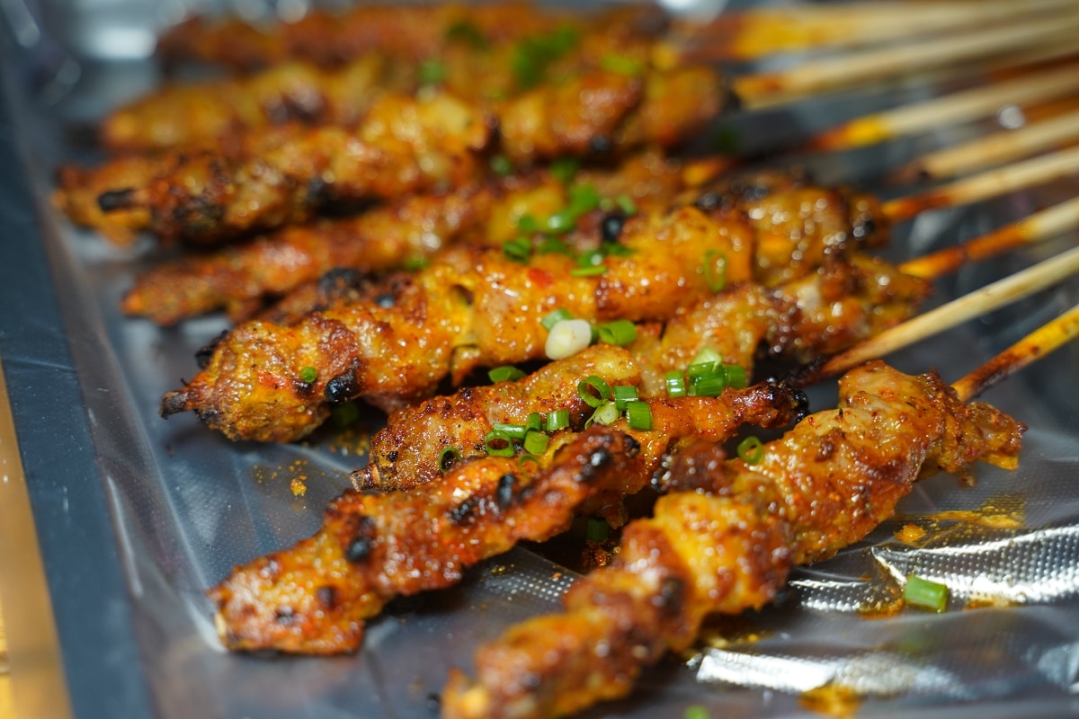 【新疆絲帶路喜羊羊羊肉燒烤火鍋洪江古商城店】洪江古商城宵夜首選 手切羊肉串美味必點 - 第9張圖 【新疆絲帶路喜羊羊羊肉燒烤火鍋洪江古商城店】洪江古商城宵夜首選 手切羊肉串美味必點