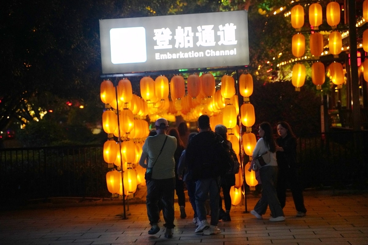 【芷江和平湖夜遊】芷江夜遊花船國家級水利風景區 芷有夜畫尋遇和之城 大型船遊水陸光影秀 - 第4張圖 【芷江和平湖夜遊】芷江夜遊花船國家級水利風景區 芷有夜畫尋遇和之城 大型船遊水陸光影秀