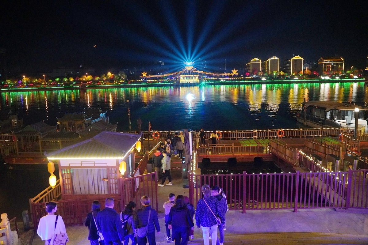 【芷江和平湖夜遊】芷江夜遊花船國家級水利風景區 芷有夜畫尋遇和之城 大型船遊水陸光影秀 - 第5張圖 【芷江和平湖夜遊】芷江夜遊花船國家級水利風景區 芷有夜畫尋遇和之城 大型船遊水陸光影秀