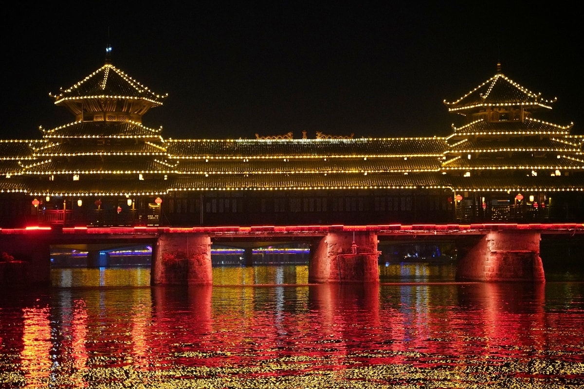【芷江和平湖夜遊】芷江夜遊花船國家級水利風景區 芷有夜畫尋遇和之城 大型船遊水陸光影秀 - 第8張圖 【芷江和平湖夜遊】芷江夜遊花船國家級水利風景區 芷有夜畫尋遇和之城 大型船遊水陸光影秀