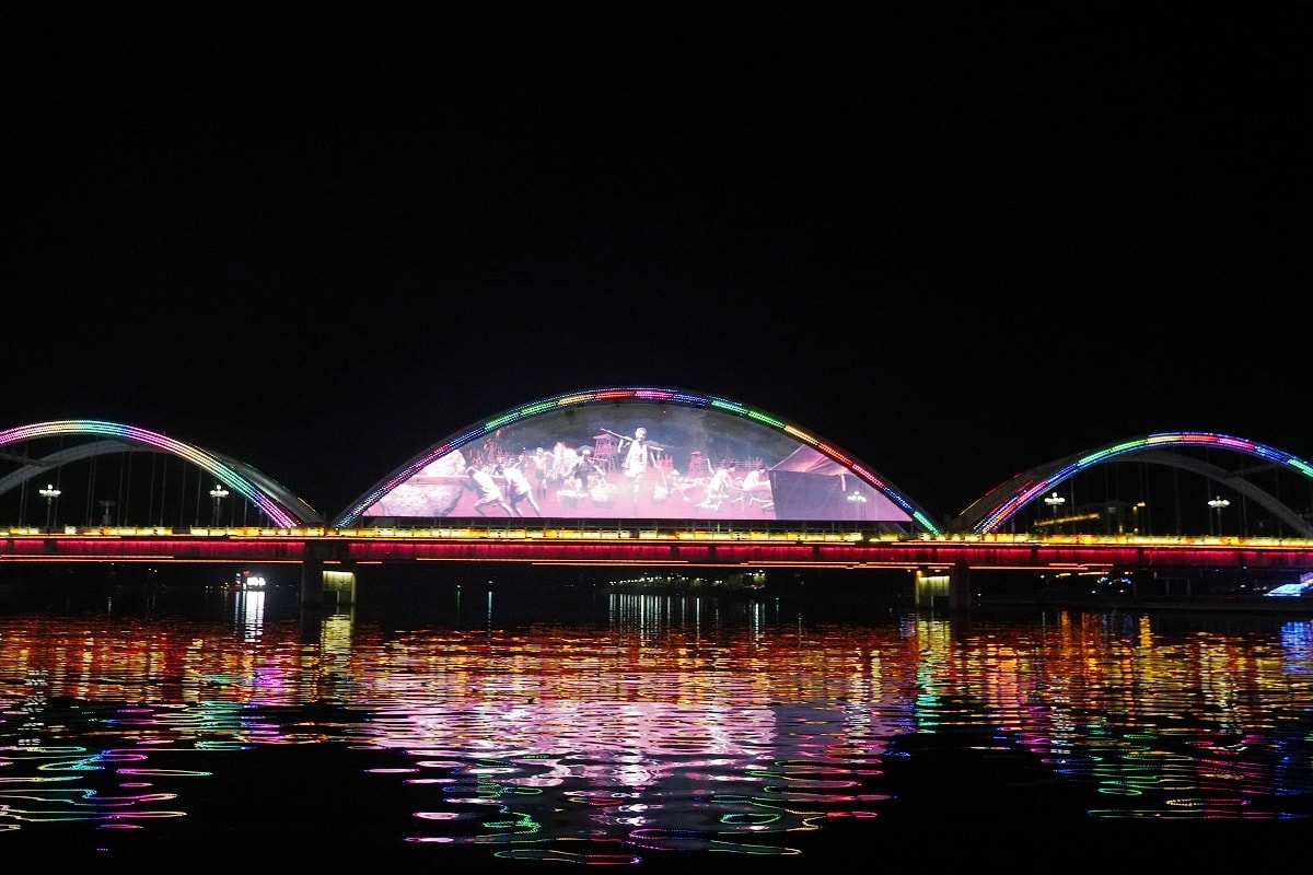 【芷江和平湖夜遊】芷江夜遊花船國家級水利風景區 芷有夜畫尋遇和之城 大型船遊水陸光影秀 - 第15張圖 【芷江和平湖夜遊】芷江夜遊花船國家級水利風景區 芷有夜畫尋遇和之城 大型船遊水陸光影秀