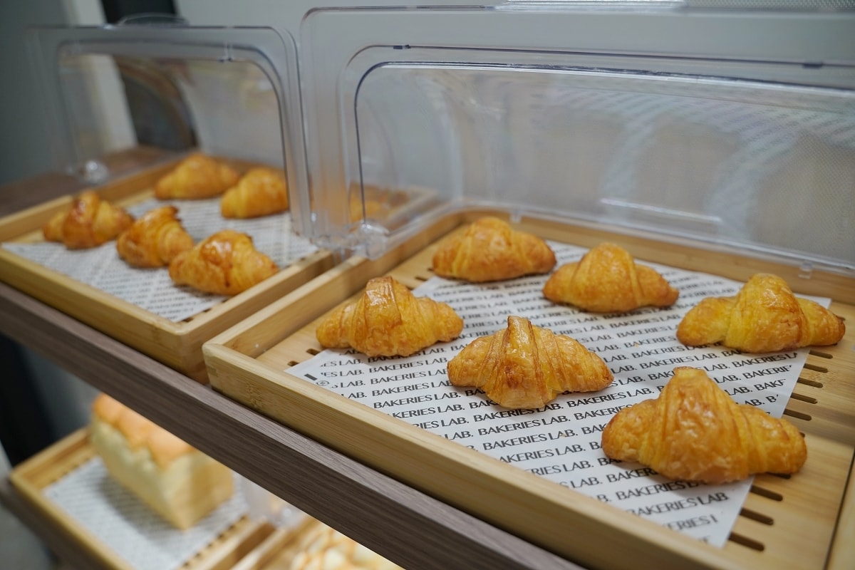 【中和麵包店推薦】日本超人氣菠蘿麵包海外分店插旗中和 日本直送冷凍麵團奶油的誘惑 釛 匠研所中和旗艦店 - 第5張圖 【中和麵包店推薦】日本超人氣菠蘿麵包海外分店插旗中和 日本直送冷凍麵團奶油的誘惑 釛 匠研所中和旗艦店