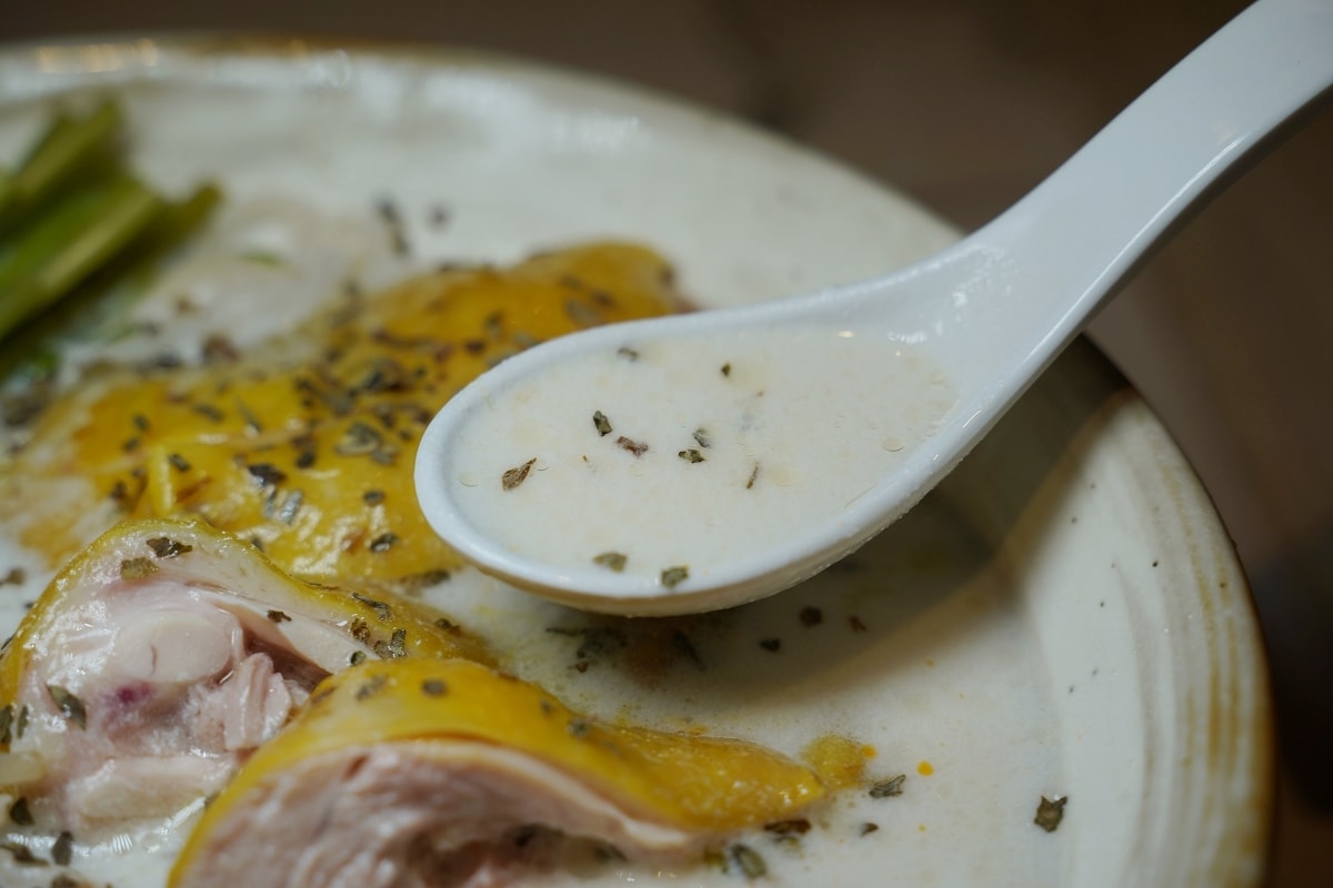 【瑞記海南雞飯西門店】馬來西亞美食巡禮 巴生瓦煲肉骨茶/芽菜熟成雞肉飯/白咖哩麵/黑醬油雞腿飯
