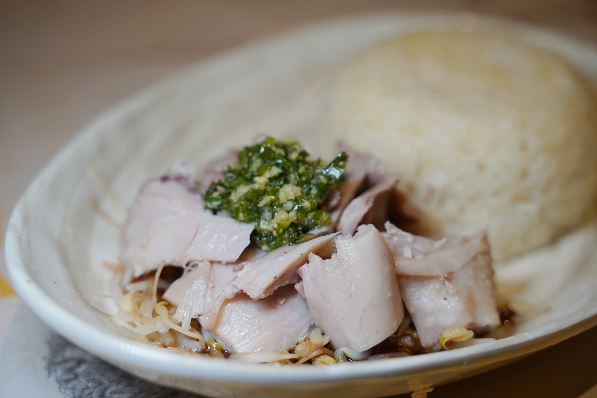 【瑞記海南雞飯西門店】馬來西亞美食巡禮 巴生瓦煲肉骨茶/芽菜熟成雞肉飯/白咖哩麵/黑醬油雞腿飯