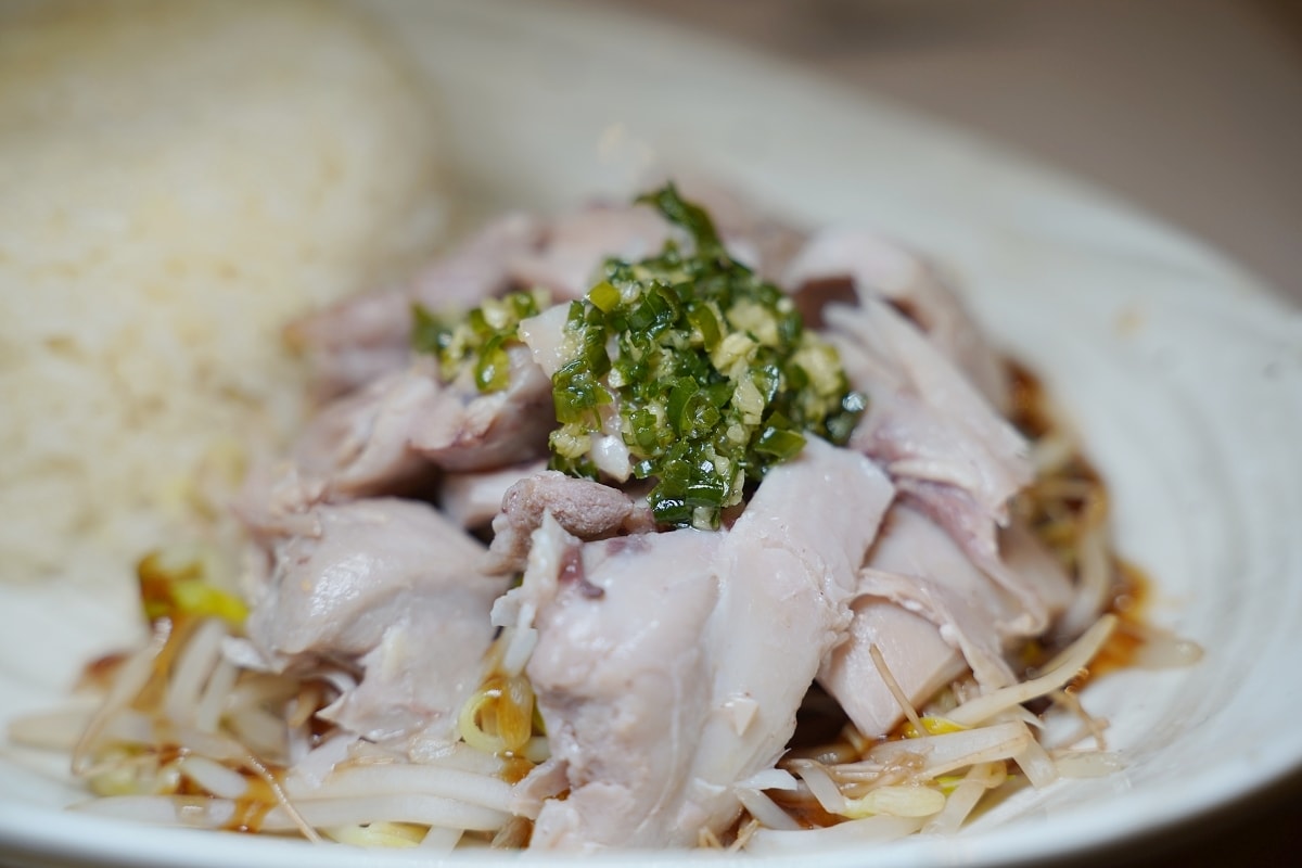 【瑞記海南雞飯西門店】馬來西亞美食巡禮 巴生瓦煲肉骨茶/芽菜熟成雞肉飯/白咖哩麵/黑醬油雞腿飯