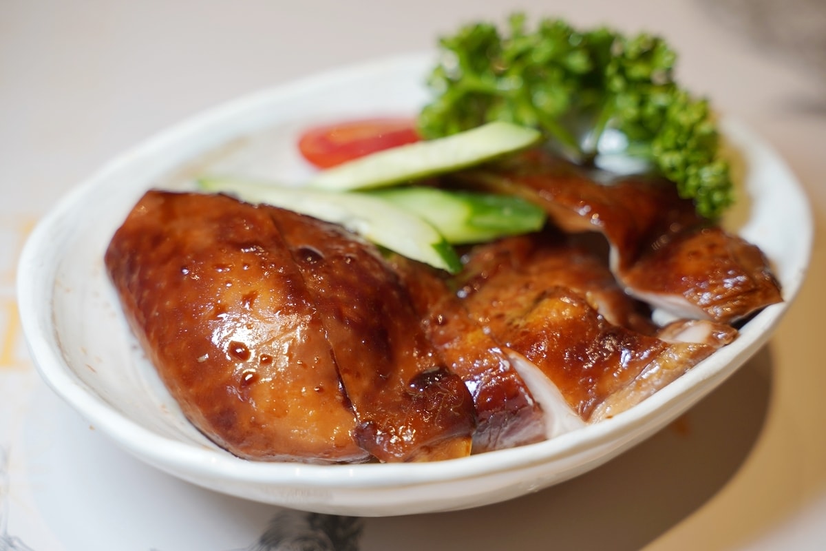 【瑞記海南雞飯西門店】馬來西亞美食巡禮 巴生瓦煲肉骨茶/芽菜熟成雞肉飯/白咖哩麵/黑醬油雞腿飯