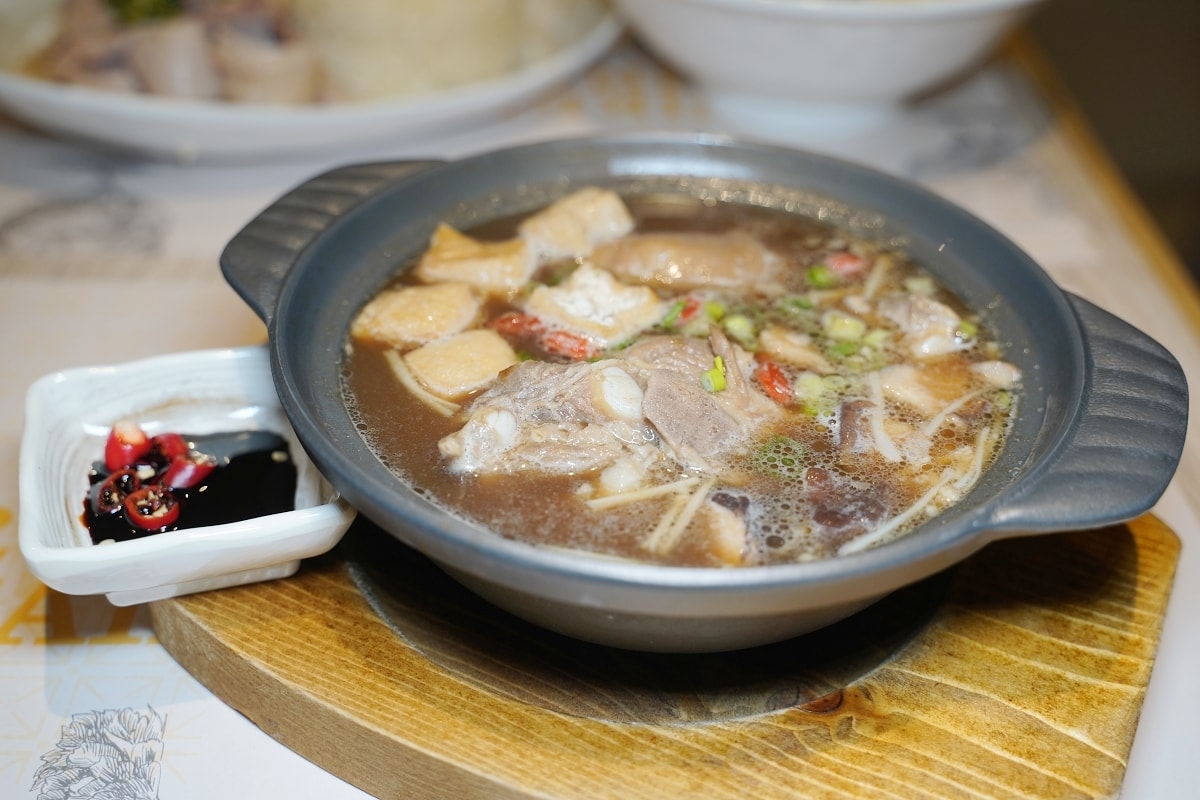 【瑞記海南雞飯西門店】馬來西亞美食巡禮 巴生瓦煲肉骨茶/芽菜熟成雞肉飯/白咖哩麵/黑醬油雞腿飯