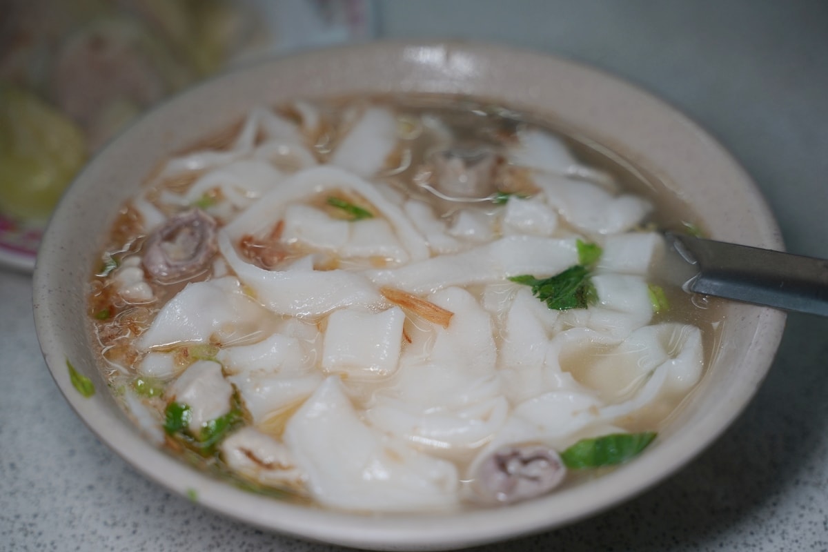 【基隆七堵小吃推薦】基隆版金龍拉麵 在地45年獨特風味粿仔湯 七堵臭粿仔湯 - 第4張圖 【基隆七堵小吃推薦】基隆版金龍拉麵 在地45年獨特風味粿仔湯 七堵臭粿仔湯