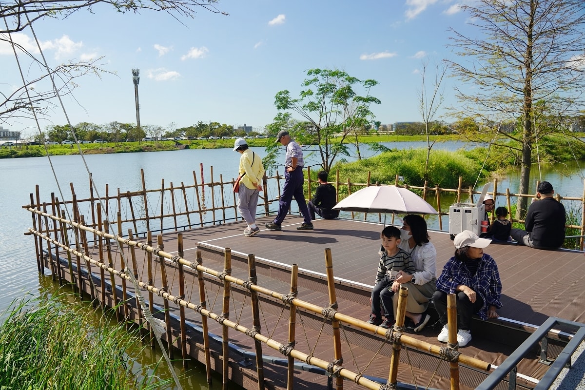 【大園親子景點推薦】冒險森林+極限山丘遊戲場 淨水草澤絕美落羽松景色 華興池生態埤塘公園