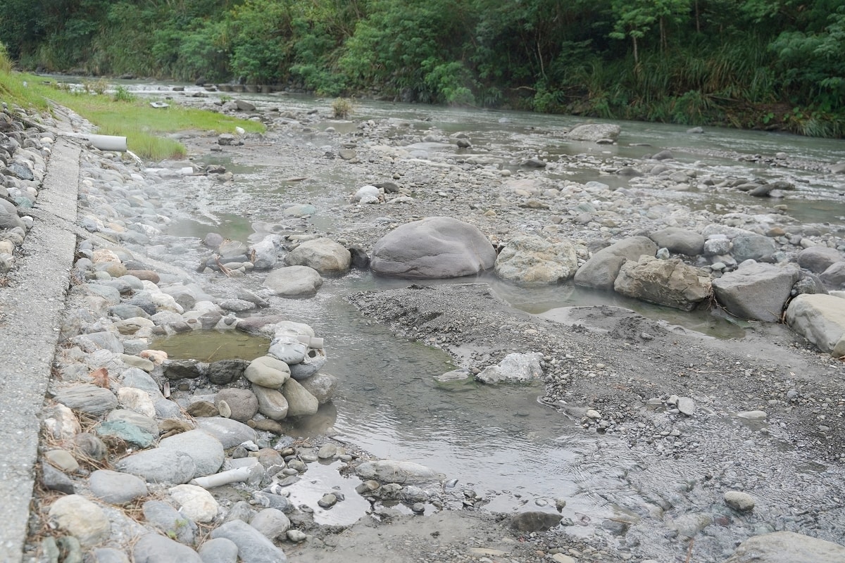 【花蓮玉里免費泡湯推薦】花蓮玉里安通溪無料露天溫泉池 熱氣騰騰野溪溫泉 安通露天野溪溫泉