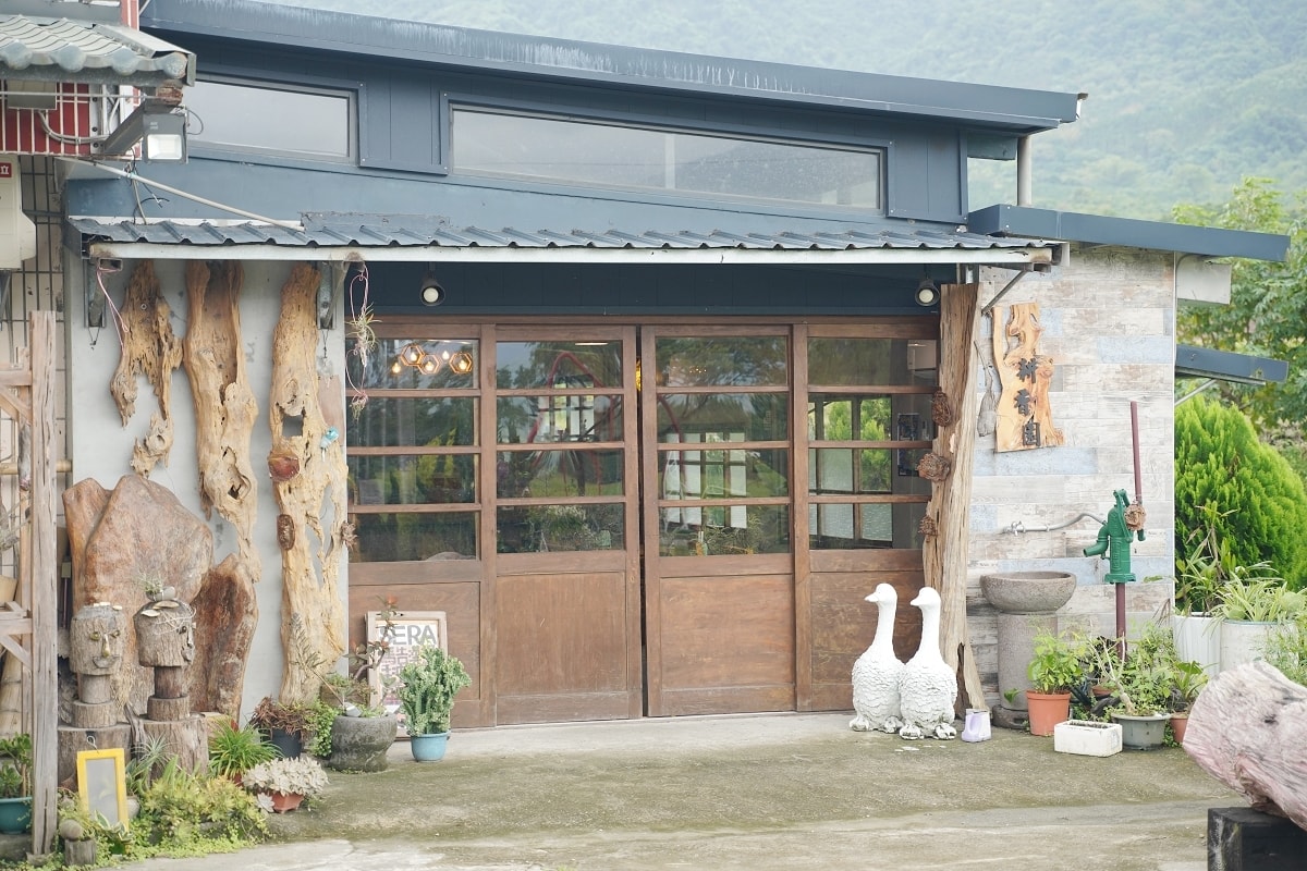 【花蓮玉里美食餐廳推薦】假日限定花蓮玉里無菜單料理貓咪咖啡館好選擇 自家栽種有機無毒米/蔬菜 耕香園xSERA咖啡 - 第2張圖 【花蓮玉里美食餐廳推薦】假日限定花蓮玉里無菜單料理貓咪咖啡館好選擇 自家栽種有機無毒米/蔬菜 耕香園xSERA咖啡
