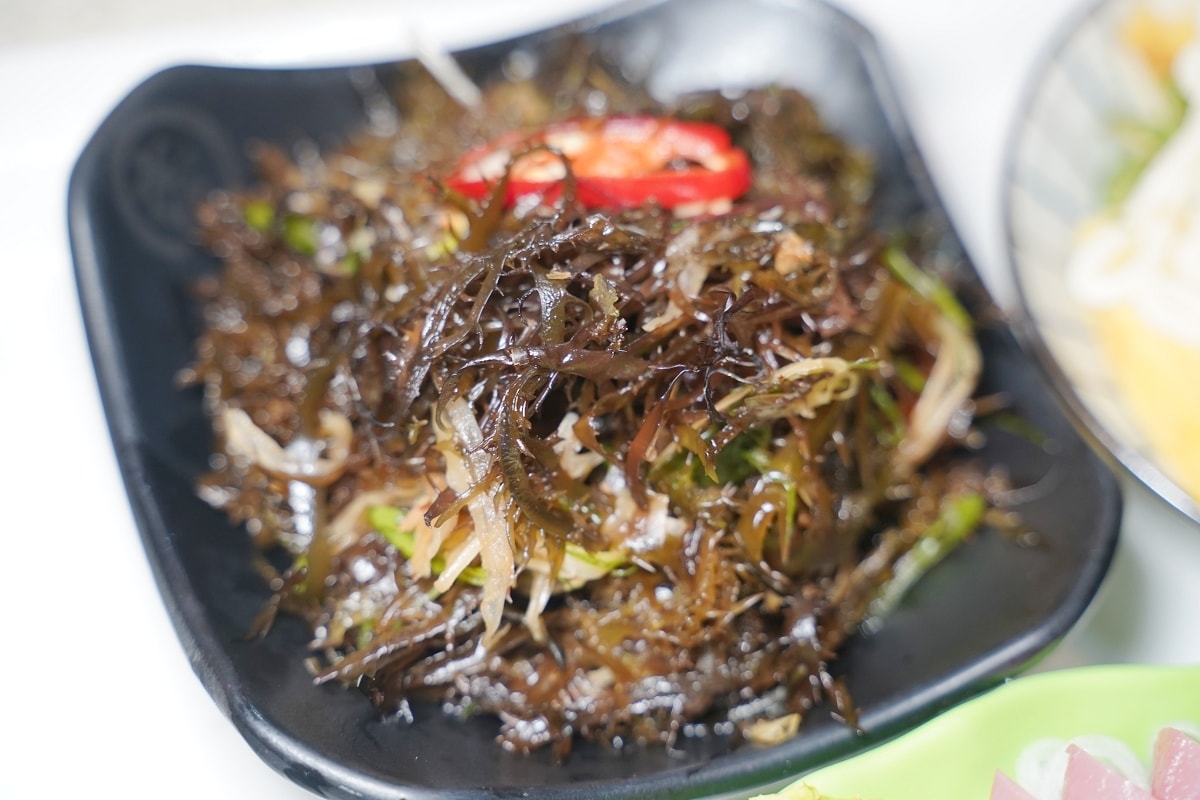 【花蓮市區桌菜料理推薦】創立於1970年花蓮菜優選餐廳 招牌土雞/鮮蚵煎蛋美味必點 竹陽海鮮餐廳
