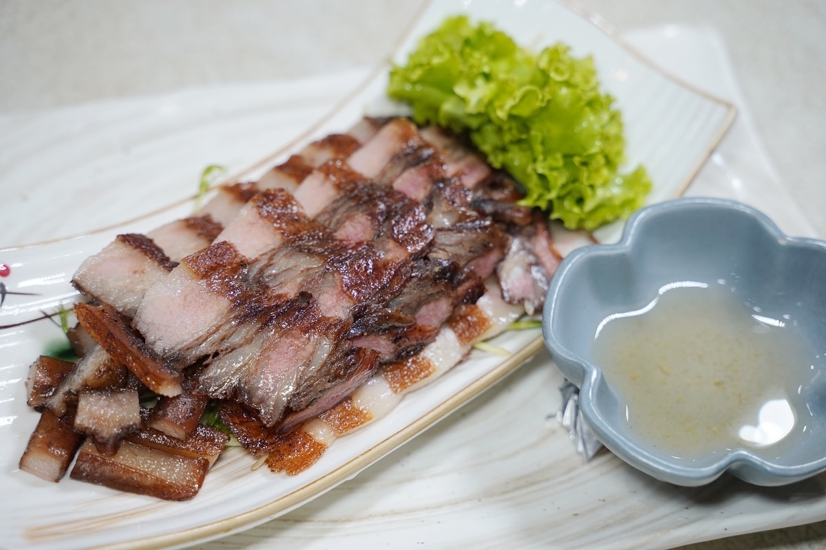 【花蓮市區桌菜料理推薦】創立於1970年花蓮菜優選餐廳 招牌土雞/鮮蚵煎蛋美味必點 竹陽海鮮餐廳
