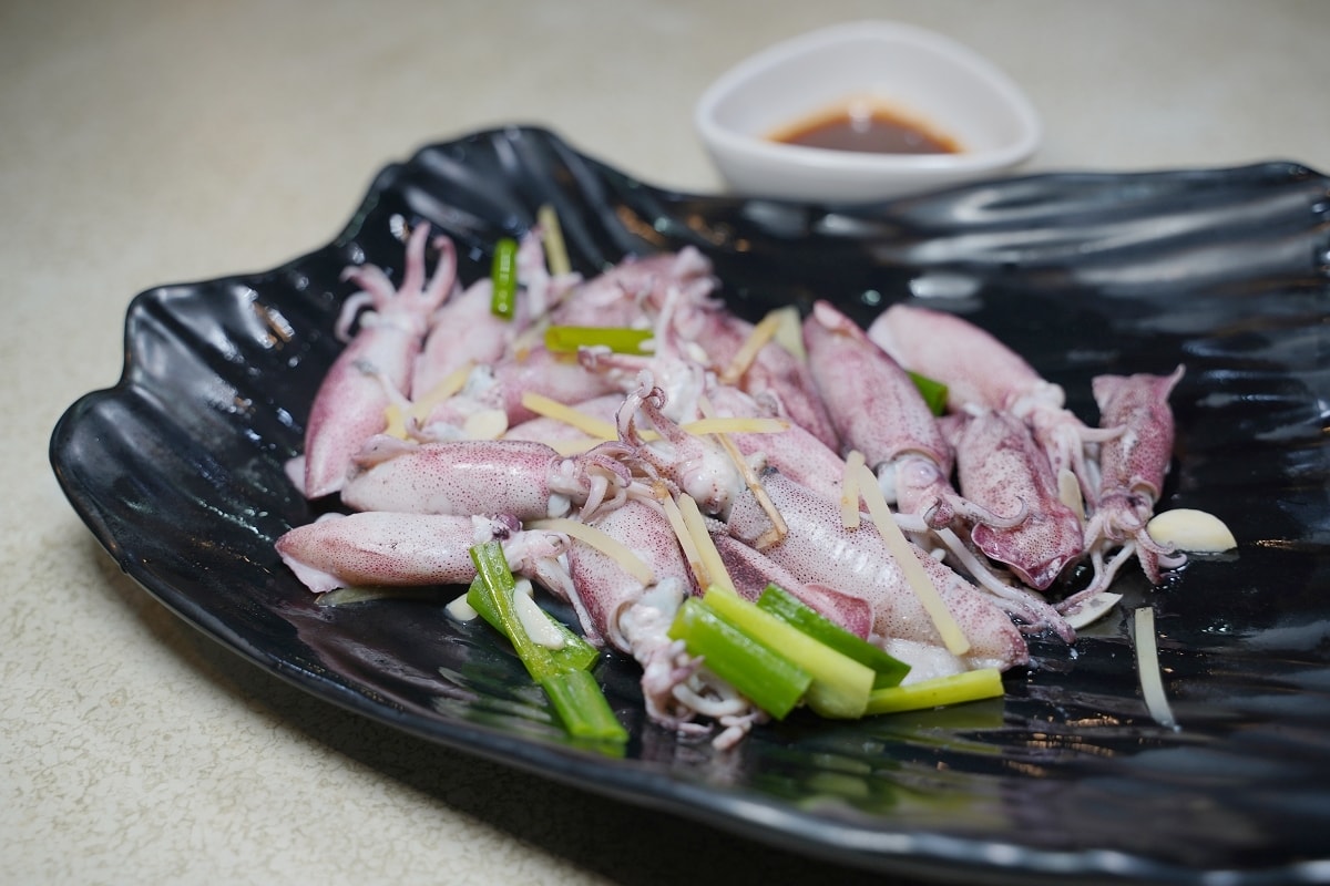【花蓮市區桌菜料理推薦】創立於1970年花蓮菜優選餐廳 招牌土雞/鮮蚵煎蛋美味必點 竹陽海鮮餐廳