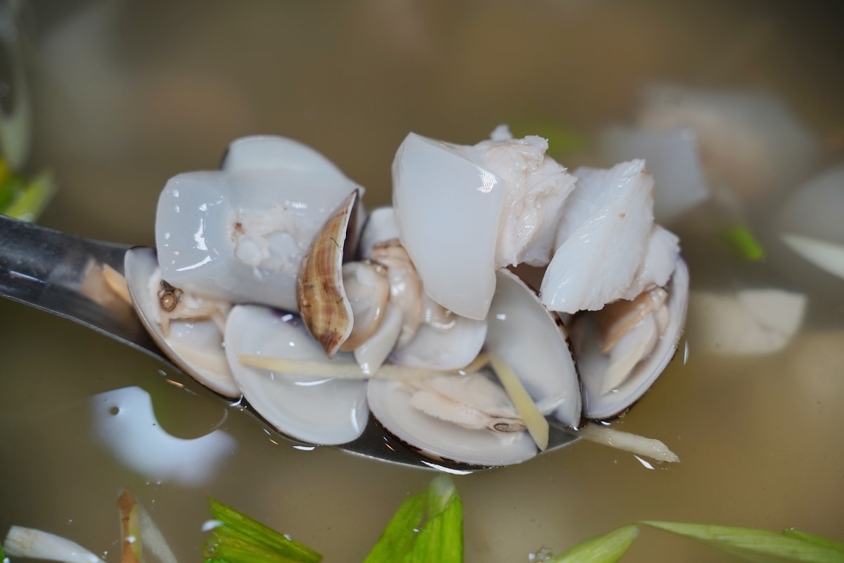 【花蓮市區桌菜料理推薦】創立於1970年花蓮菜優選餐廳 招牌土雞/鮮蚵煎蛋美味必點 竹陽海鮮餐廳