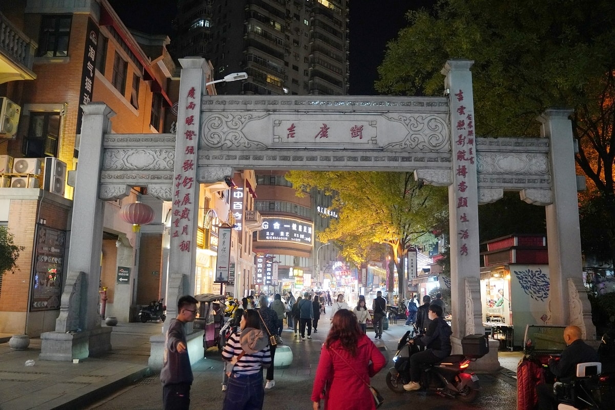 【武漢吉慶民俗街】早嘗戶部巷夜吃吉慶街 武漢人宵夜好去處 中國特色美食平價小吃集散地 - 第2張圖 【武漢吉慶民俗街】早嘗戶部巷夜吃吉慶街 武漢人宵夜好去處 中國特色美食平價小吃集散地