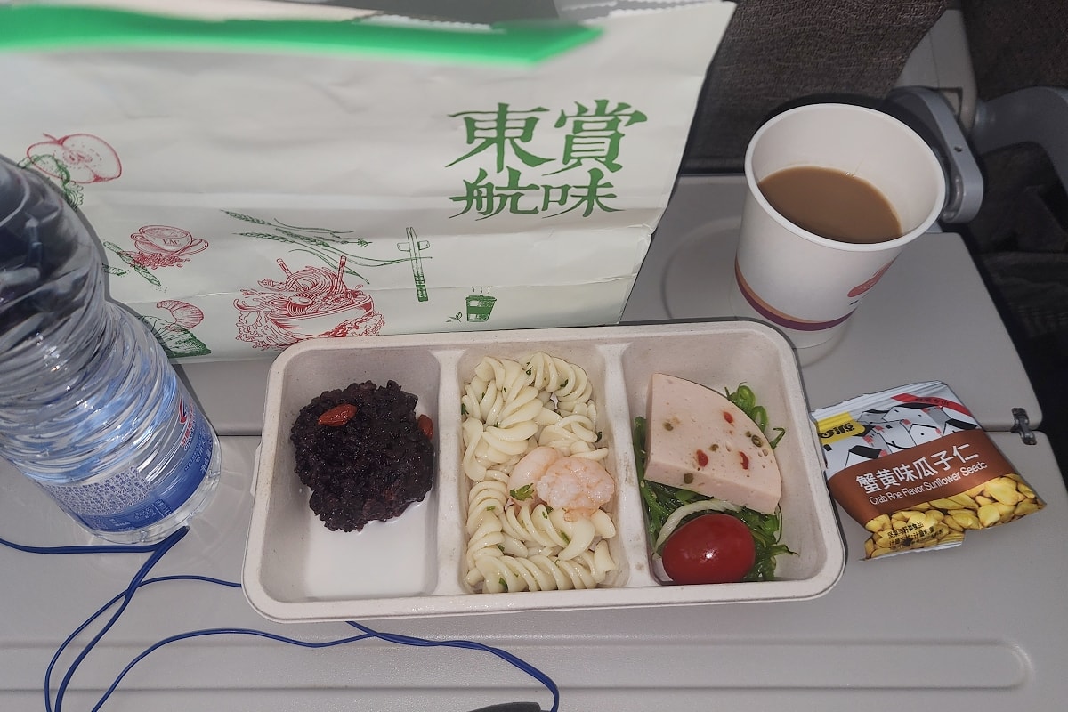 【武漢天河國際機場飛桃園國際機場】中轉上海浦東國際機場環境美食介紹 中國東方航空飛機餐開箱 - 第30張圖 【武漢天河國際機場飛桃園國際機場】中轉上海浦東國際機場環境美食介紹 中國東方航空飛機餐開箱
