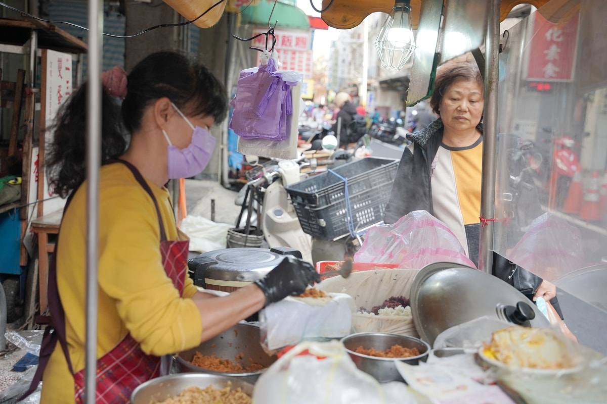 【桃園南門市場早餐推薦】南門市場傳統飯糰 桃園在地人美食口袋名單之一 南門市場阿婆飯糰