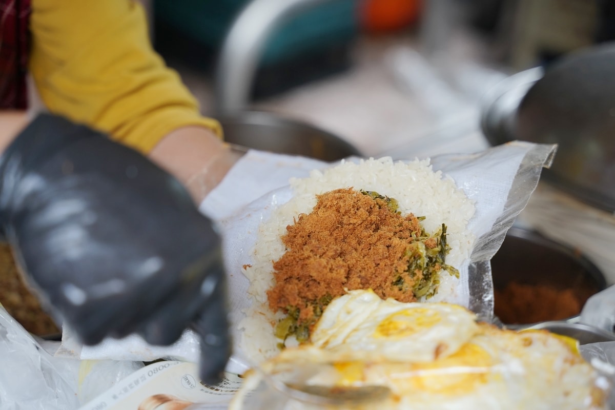 【桃園南門市場早餐推薦】南門市場傳統飯糰 桃園在地人美食口袋名單之一 南門市場阿婆飯糰