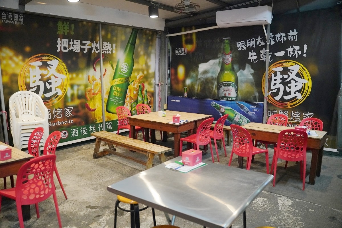 【台南火車站宵夜推薦】台南超人氣網美必訪美食餐廳 爆蛋紅蟳浮誇豬油拌飯美味必點 府城騷烤家 - 第2張圖 【台南火車站宵夜推薦】台南超人氣網美必訪美食餐廳 爆蛋紅蟳浮誇豬油拌飯美味必點 府城騷烤家